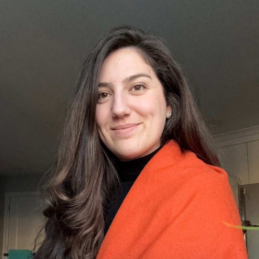 Fabiola, founder of SafeLanding Spain, wrapped in an orange shawl